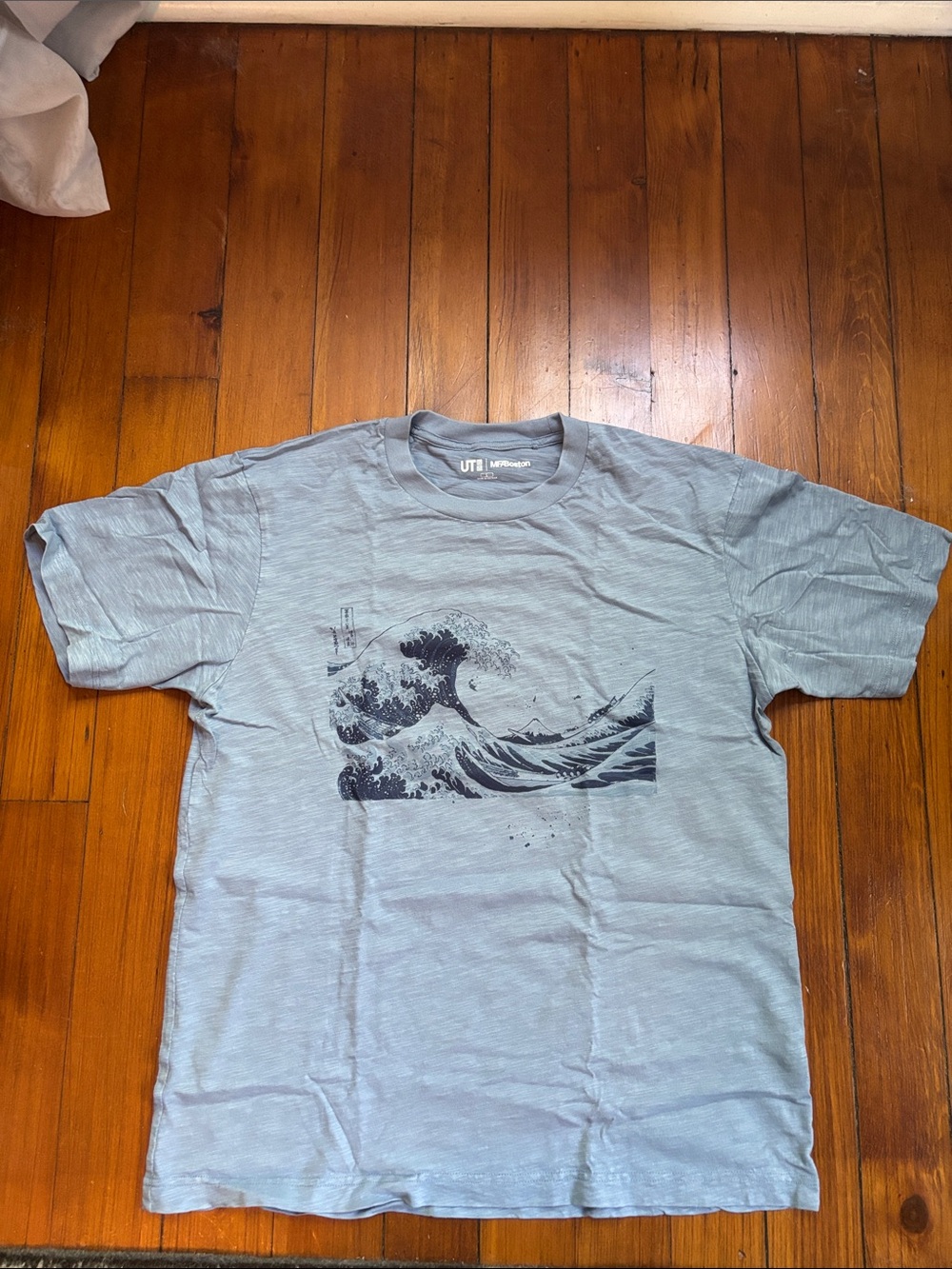Uniqlo Light Blue Men’s Short-Sleeve Graphic Tee with Dark Navy Wave